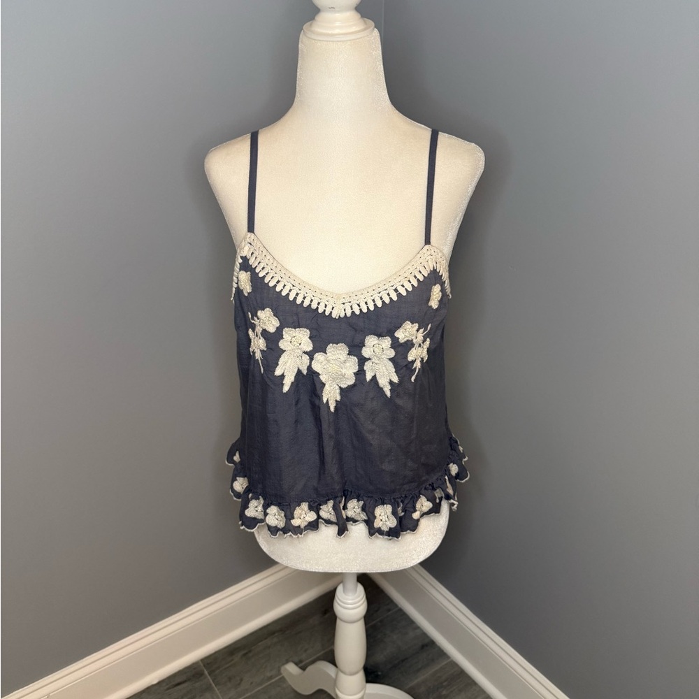 CHELSEA & VIOLET cropped beaded crochet tank top size medium